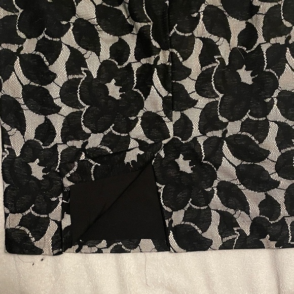 Ann Taylor Black Floral Pencil Skirt - Picture 4 of 5